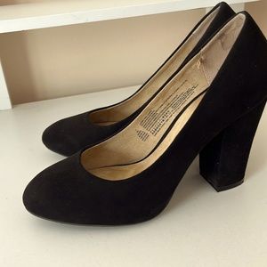 Old Navy Black Chunky heels Size 7